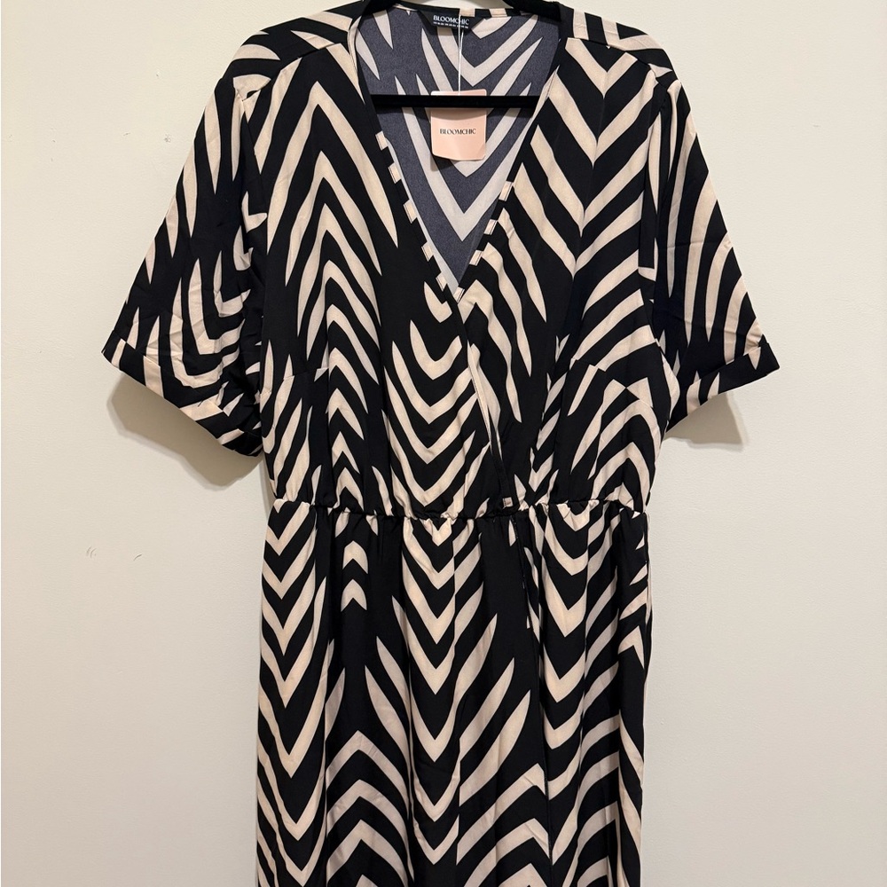 BloomChic Black and Cream Chevron Midi Dress